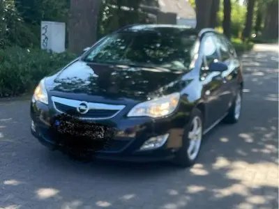 Gebraucht Opel Astra 110 PS (80 kW) 2011 Schwarz Kombi