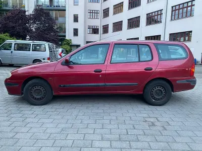 Gebraucht Renault Mégane GrandTour 95 PS (69 kW) 2000 Rot Kombi