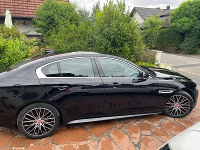 Gebraucht Jaguar XE R-Dynamic 250 PS (183 kW) 2019 Schwarz Limousine