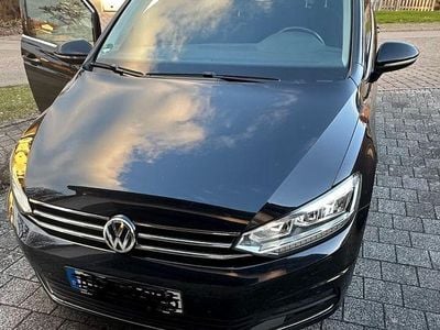 Second-hand VW Touran 150 CP (110 kW) 2017 Negru Monovolum