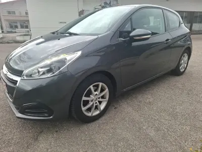 Gebraucht Peugeot 208 Active 68 PS (50 kW) 2017 Grau Kleinwagen