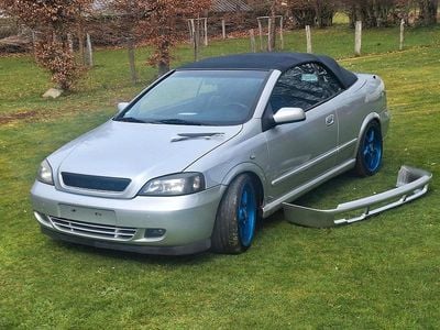 Begagnad Opel Astra Cabriolet 125 HK (91 kW) 2004 Silver Cab