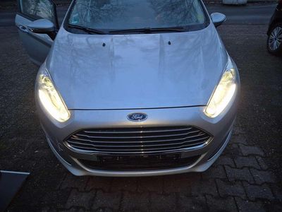 Gebraucht Ford Fiesta 82 PS (60 kW) 2015 Silber Limousine