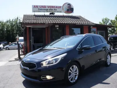 Gebraucht Kia Ceed Sportswagon 135 PS (99 kW) 2012 Schwarz Kombi