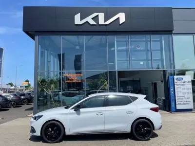 Gebraucht Seat Leon Black Edition 150 PS (110 kW) 2025 Weiß Limousine