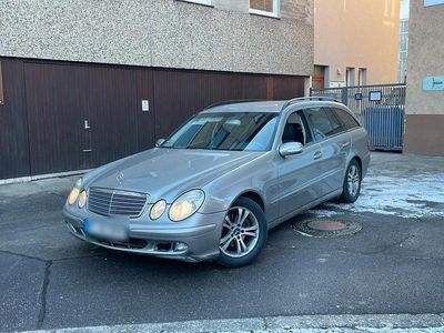 Andere farben Gebraucht 2003 Mercedes E220 Kleinwagen | 2.650 €