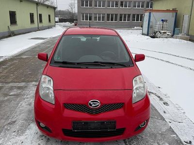 Gebraucht Daihatsu Charade 99 PS (72 kW) 2011 Rot Limousine