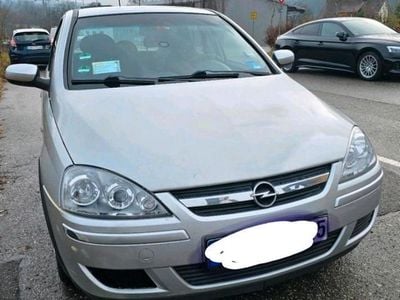 Grau Gebraucht 2004 Opel Corsa Kleinwagen | 1.500 € (Etwas zu teuer)