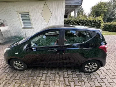 Gebraucht Hyundai i10 Edition 87 PS (63 kW) 2015 Schwarz Kleinwagen