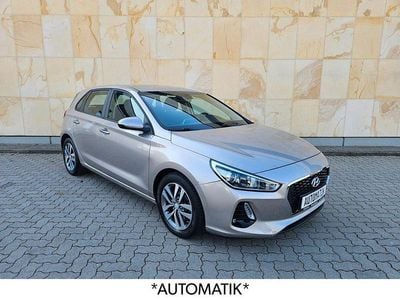 Weiß Gebraucht 2017 Hyundai i30 Trend Limousine | 15.490 € (Fairer Preis)