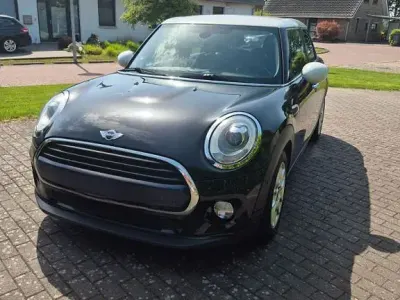 Używany Mini Cooper 136 KM (100 kW) 2017 Czarny Hatchback