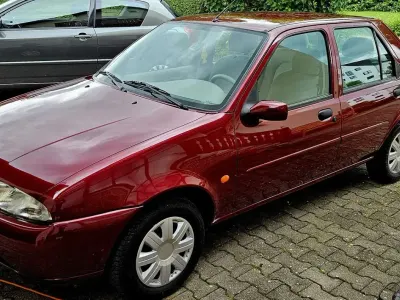 Gebraucht Ford Fiesta Ghia 75 PS (55 kW) 1988 Rot Kleinwagen
