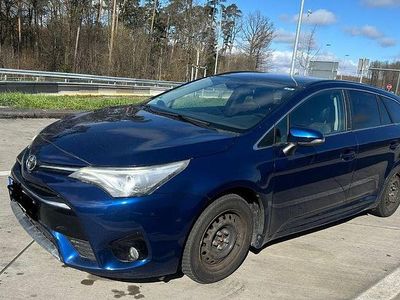 Gebraucht Toyota Avensis Executive 111 PS (81 kW) 2017 Blau Kombi