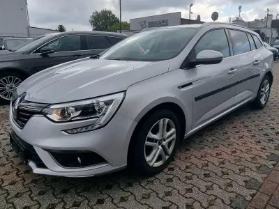 Gebraucht Renault Mégane GrandTour Bose Edition 140 PS (102 kW) 2020 Silber Kombi