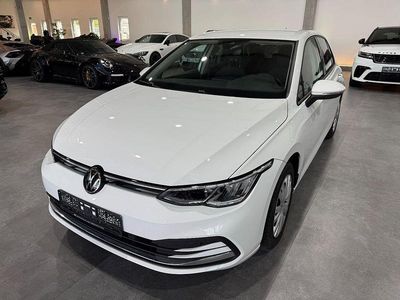 Gebraucht VW Golf VIII Active 131 PS (96 kW) 2023 Weiß Limousine