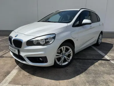 Gebraucht BMW 225 Active Tourer Sport Line 136 PS (100 kW) 2016 Weiß Van / Kleinbus