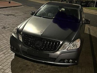 Gebraucht Mercedes E200 100 PS (73 kW) 2011 Grau Limousine
