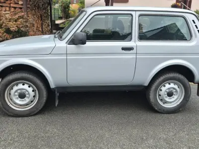 Gebraucht Lada niva 83 PS (61 kW) 2020 Silber SUV