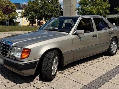 Gebraucht Mercedes 230 1991 Gold Limousine