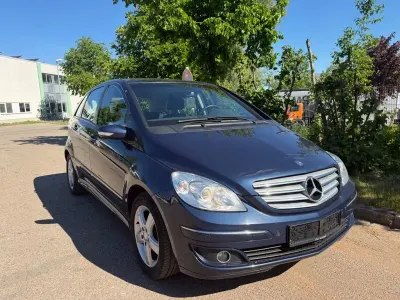 Gebraucht Mercedes B200 140 PS (102 kW) 2008 Blau Van / Kleinbus