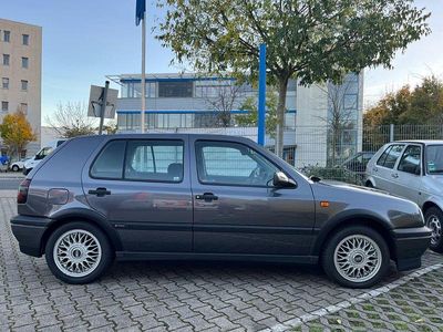 Grau Gebraucht 1993 VW Golf III Limousine | 22.700 €