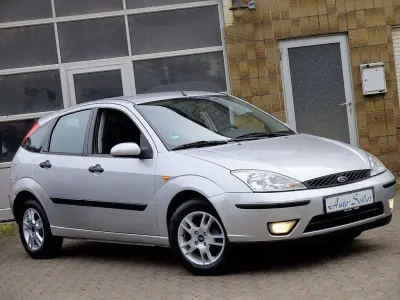 Używany Ford Focus Trend 101 KM (74 kW) 2004 Srebrny Sedan/Limuzyna