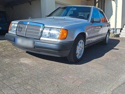 Gebraucht Mercedes E230 136 PS (100 kW) 1989 Silber Limousine