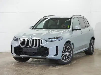 Gebraucht BMW X5 Sport Line 489 PS (359 kW) 2025 M brooklyn grau SUV