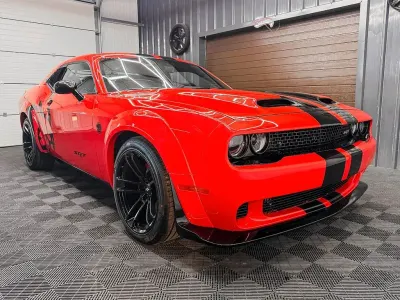 Usado Dodge Challenger 305 HP (224 kW) 2023 Vermelho Coupé