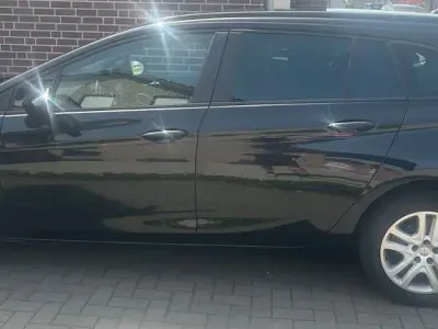 Gebraucht Opel Astra Edition 110 PS (80 kW) 2018 Schwarz Kombi