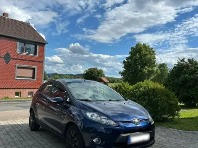 Gebraucht Ford Fiesta Trend 60 PS (44 kW) 2012 Blau Limousine