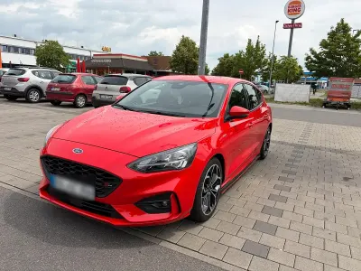 Gebraucht Ford Focus ST-Line 150 PS (110 kW) 2020 Rot Limousine