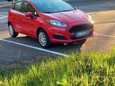 Gebraucht Ford Fiesta Trend 80 PS (58 kW) 2017 Rot Kleinwagen