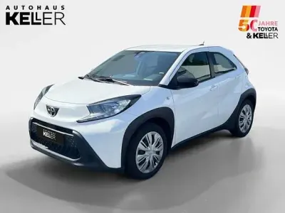 Gebraucht Toyota Aygo X Play 72 PS (52 kW) 2023 Schneeweiß SUV