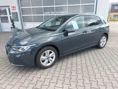 Second-hand VW Golf VIII Life 131 CP (96 kW) 2023 Gri Berlinǎ