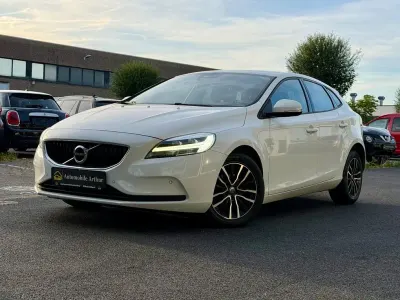 Gebraucht Volvo V40 120 PS (88 kW) 2016 Weiß Limousine