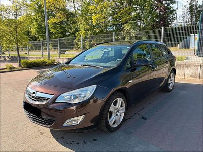 Second-hand Opel Astra 110 CP (80 kW) 2012 Maro Break