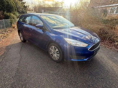 Blau Gebraucht 2017 Ford Focus Limousine | 7.390 € (Fairer Preis)