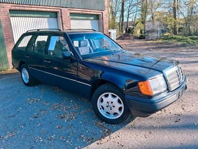 Second-hand Mercedes 300 113 CP (83 kW) 1991 Albastru Break