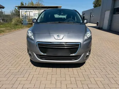 Gebraucht Peugeot 5008 Allure 120 PS (88 kW) 2015 Grau Van / Kleinbus