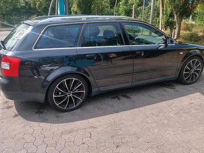 Schwarz Gebraucht 2001 Audi A4 Kombi | 700 €