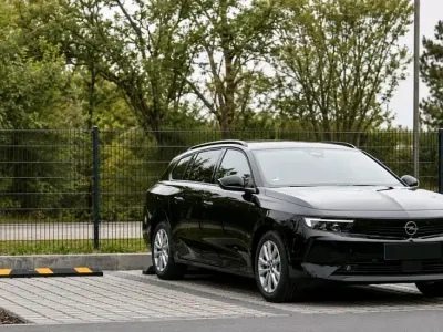 Gebraucht Opel Astra 110 PS (80 kW) 2024 Schwarz Kleinwagen