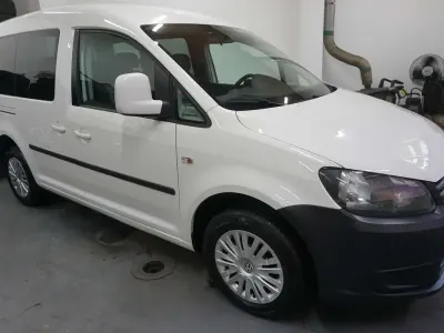 Gebraucht VW Caddy Trendline 102 PS (75 kW) 2013 Candyweiß Van / Kleinbus