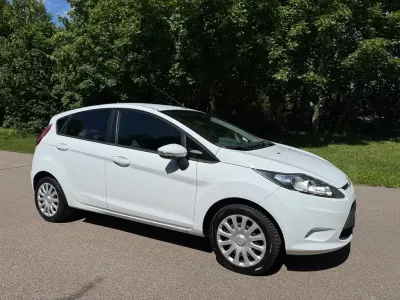Gebraucht Ford Fiesta Trend 82 PS (60 kW) 2010 Weiß Limousine