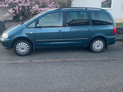 Second-hand VW Sharan 116 CP (85 kW) 2002 Albastru Monovolum