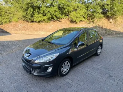 Gebraucht Peugeot 308 Access 111 PS (81 kW) 2010 Limousine