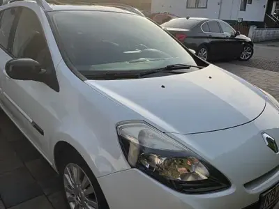 Używany Renault Clio II 75 KM (55 kW) 2010 Biały Sedan/Limuzyna