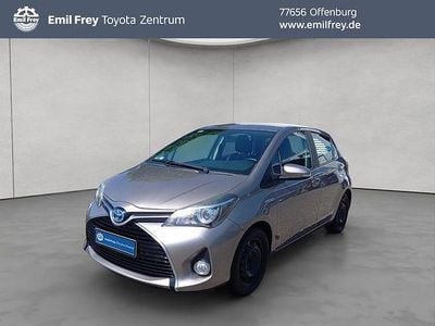 Usata Toyota Yaris Hybrid Comfort 100 CV (73 kW) 2015 Marrone Berlina