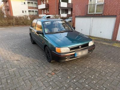 Usata Toyota Starlet 75 CV (55 kW) 1993 Verde Utilitaria