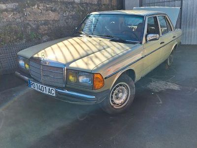 Gebraucht Mercedes E230 136 PS (100 kW) 1988 Grün Limousine